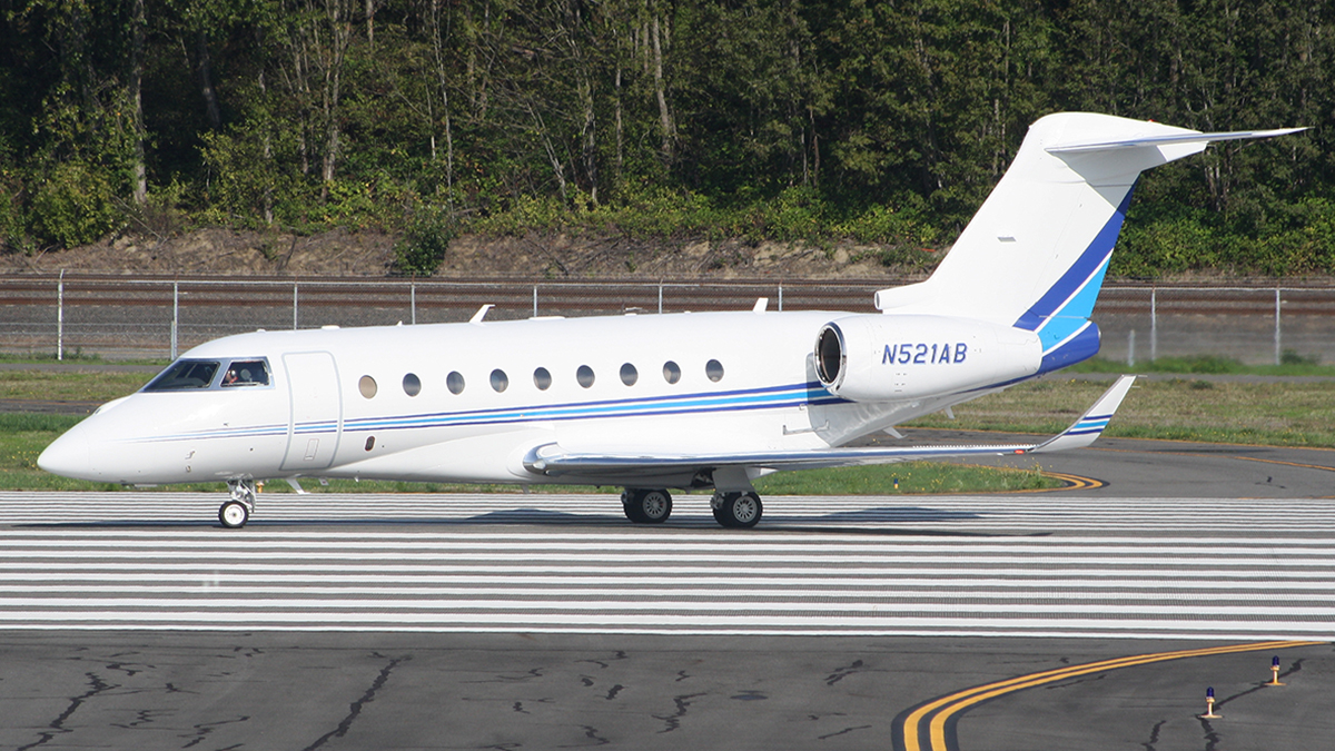 Full size: PRIVATE Gulfstream G280 N521AB at Boeing Field/King County International Airport